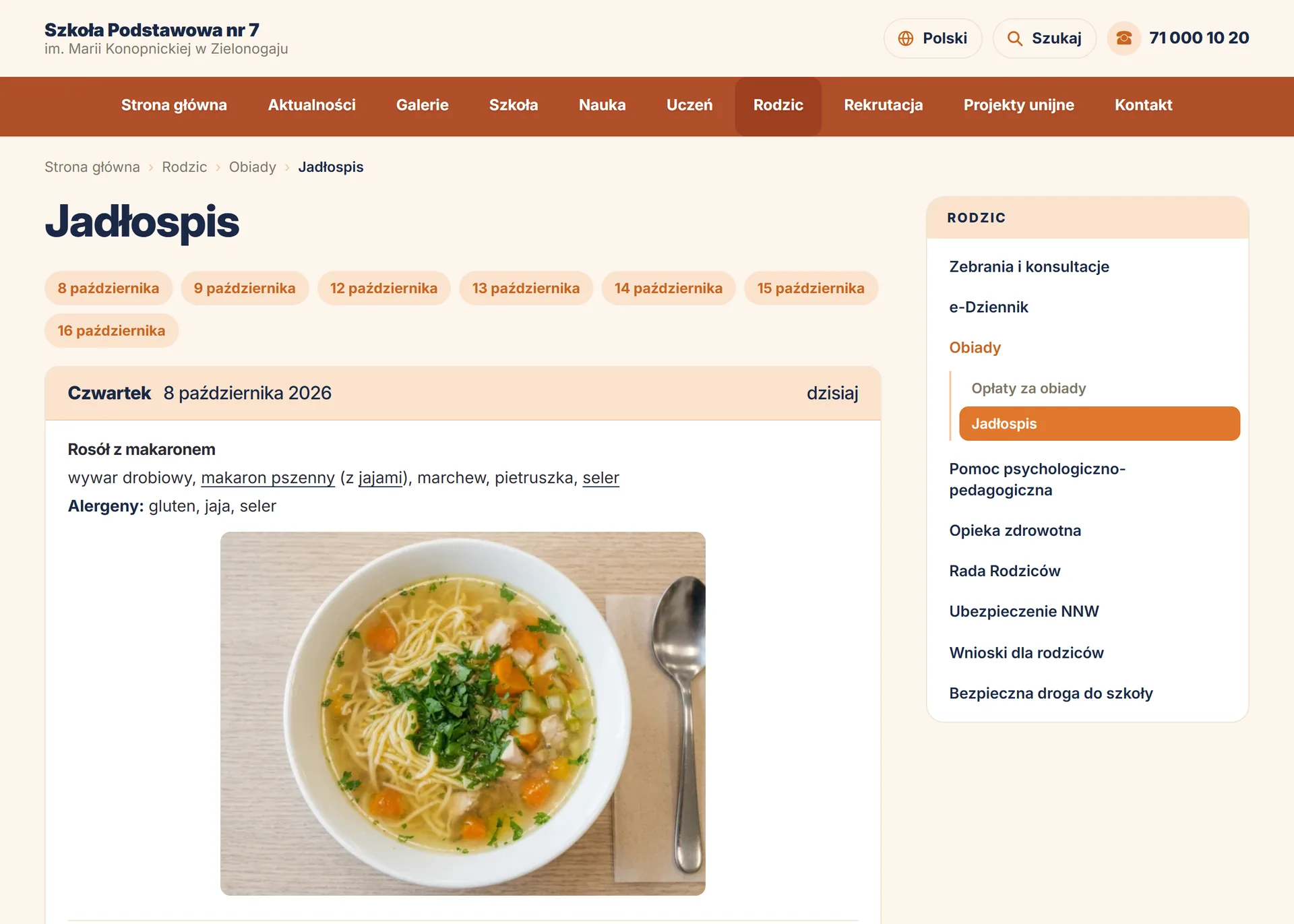 Zakładka „Jadłospis” ze zdjęciami dań na stronie szkoły — widok dla odwiedzających