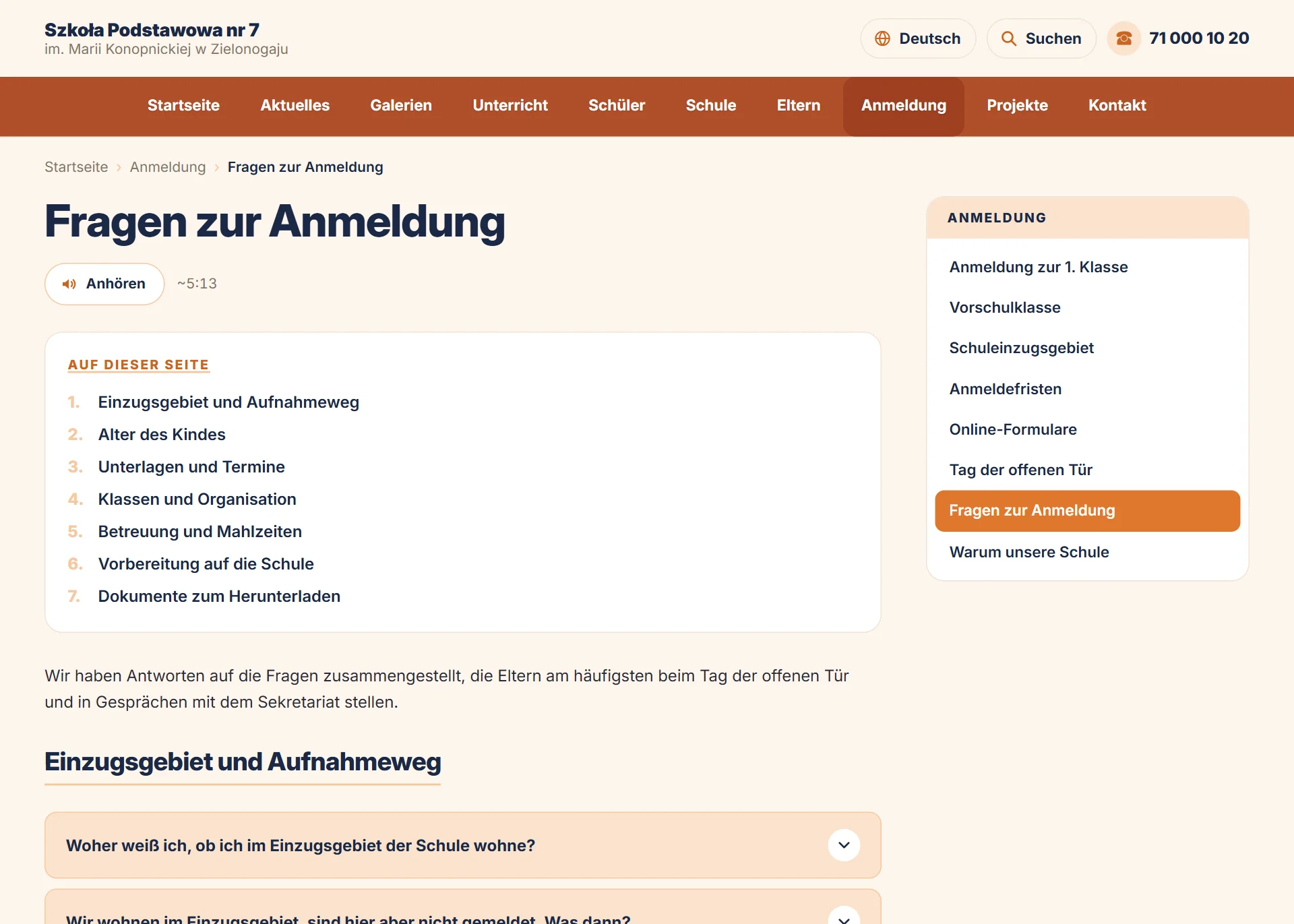 Podstrona „Fragen zur Anmeldung” (pytania o rekrutację) w wersji niemieckiej — widok dla odwiedzających